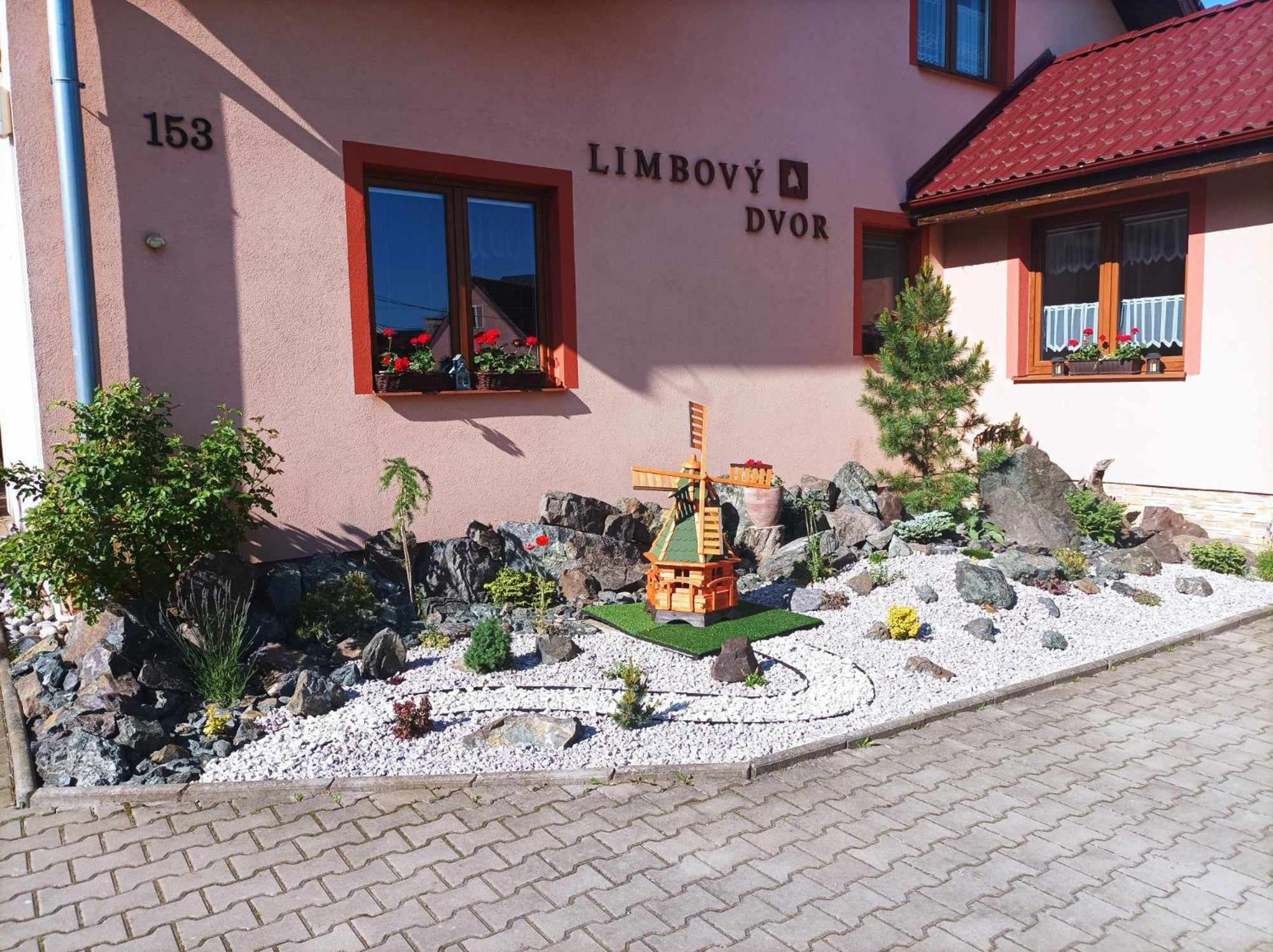 Hotel Pezion Limbovy Dvor Vrbov Esterno foto