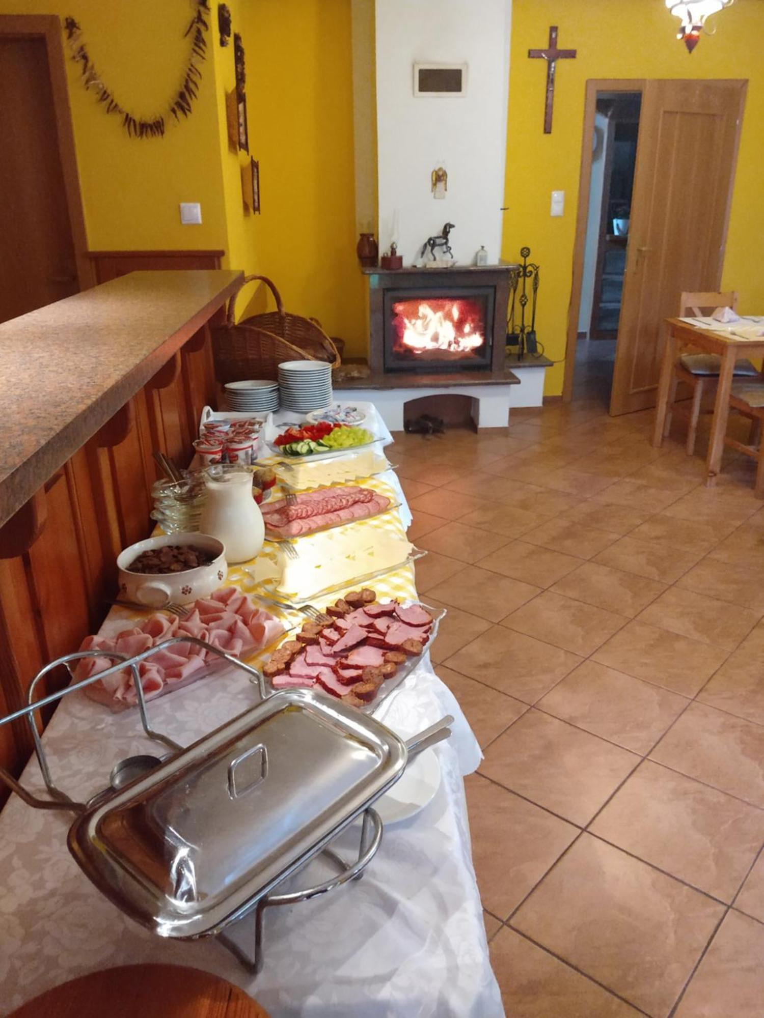 Hotel Pezion Limbovy Dvor Vrbov Esterno foto