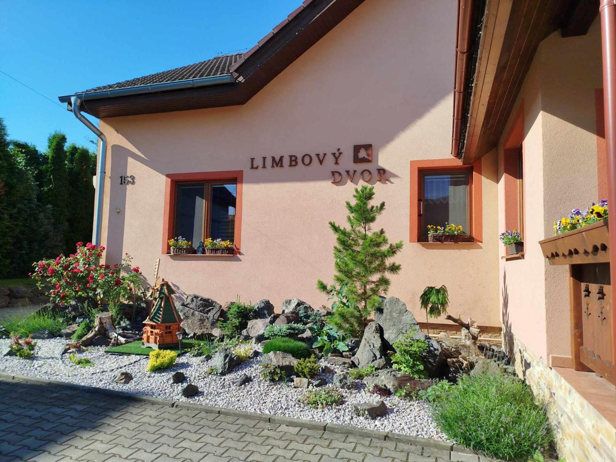 Hotel Pezion Limbovy Dvor Vrbov Esterno foto