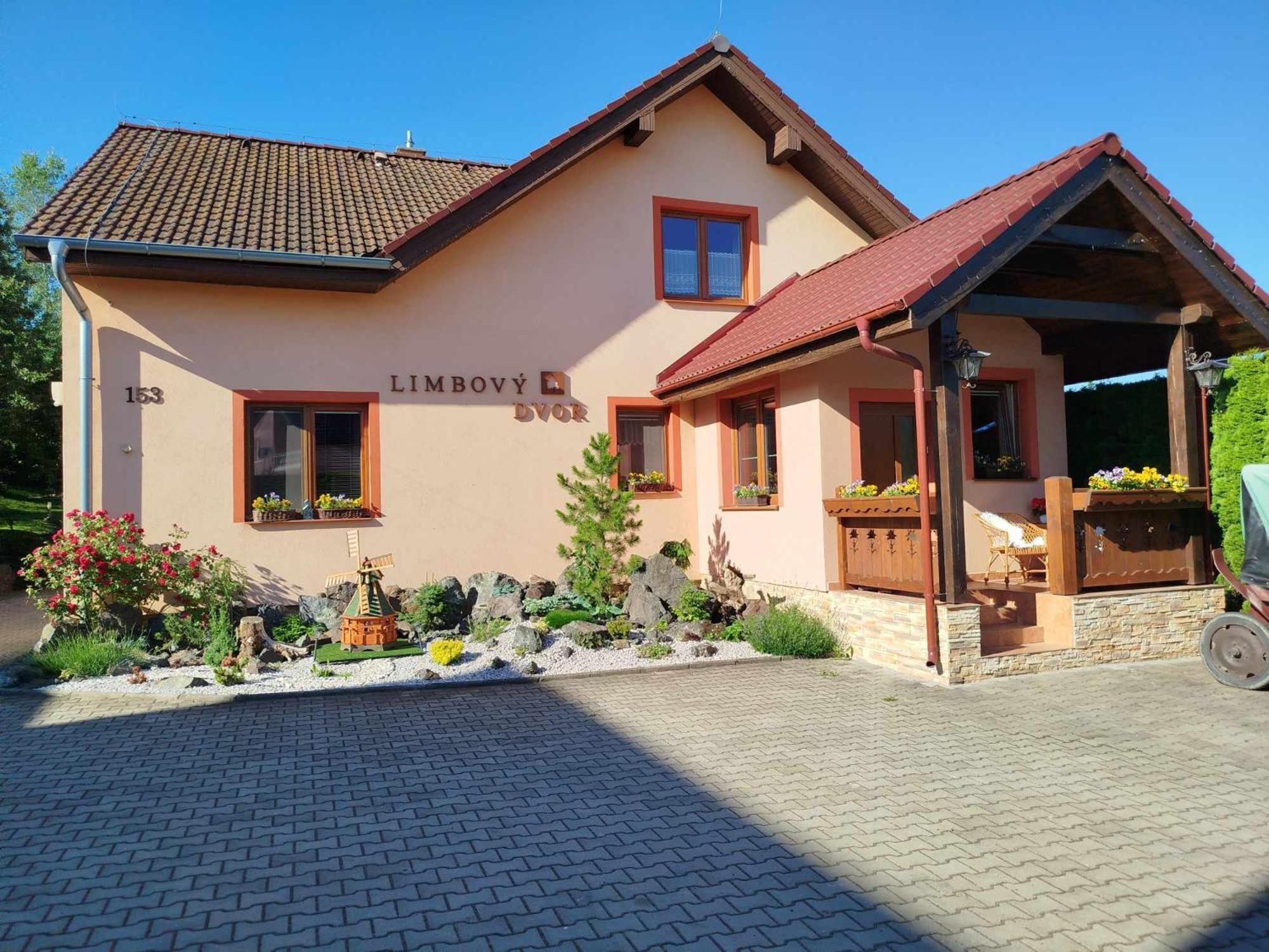 Hotel Pezion Limbovy Dvor Vrbov Esterno foto