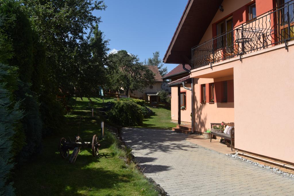 Hotel Pezion Limbovy Dvor Vrbov Esterno foto