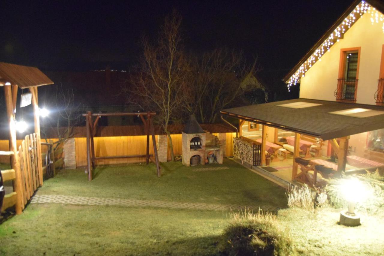 Hotel Pezion Limbovy Dvor Vrbov Esterno foto