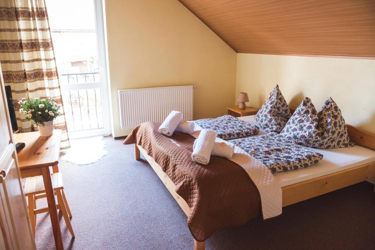 Hotel Pezion Limbovy Dvor Vrbov Esterno foto