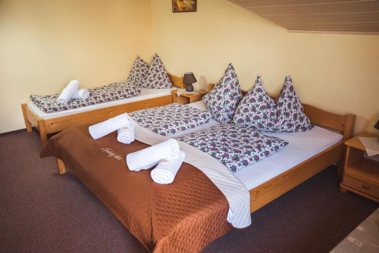 Hotel Pezion Limbovy Dvor Vrbov Esterno foto