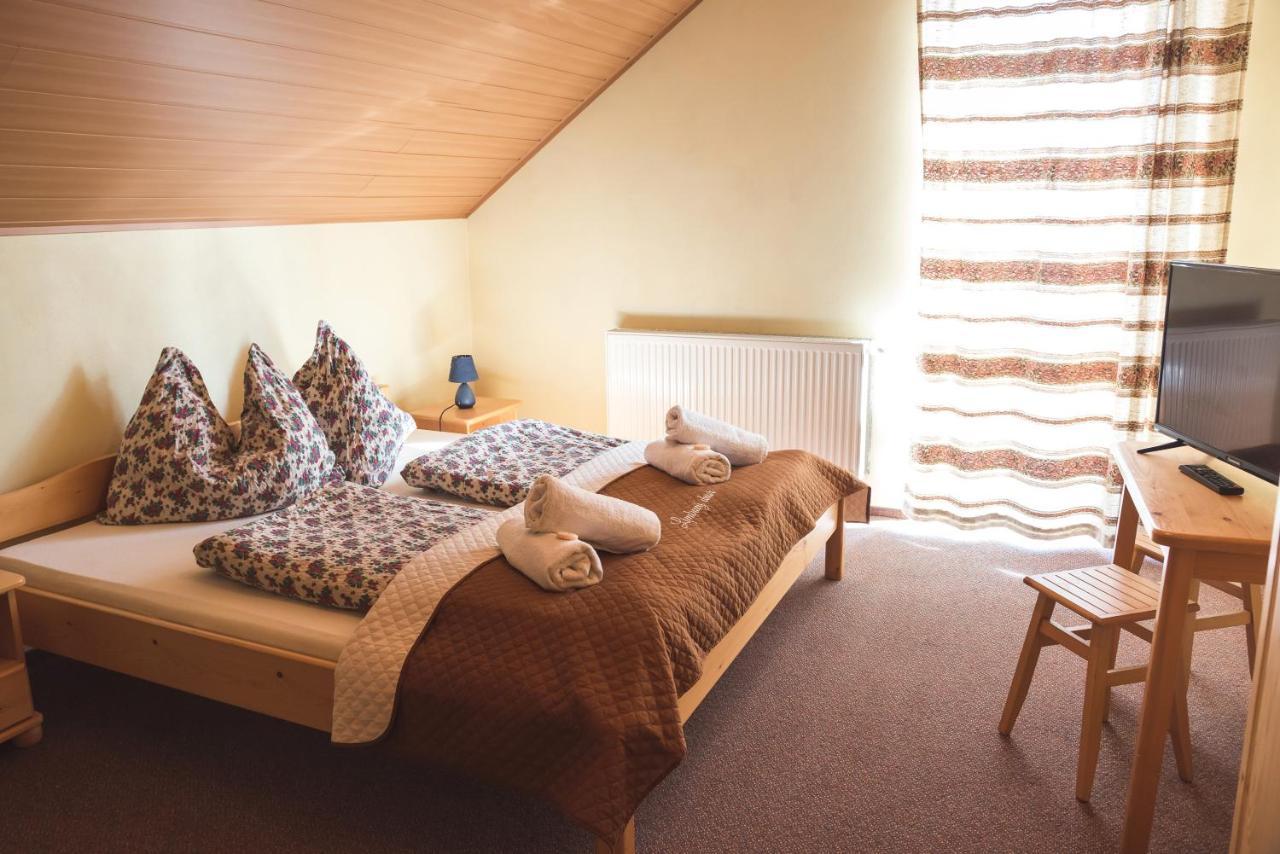 Hotel Pezion Limbovy Dvor Vrbov Esterno foto