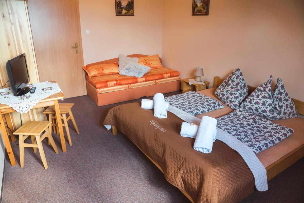 Hotel Pezion Limbovy Dvor Vrbov Esterno foto